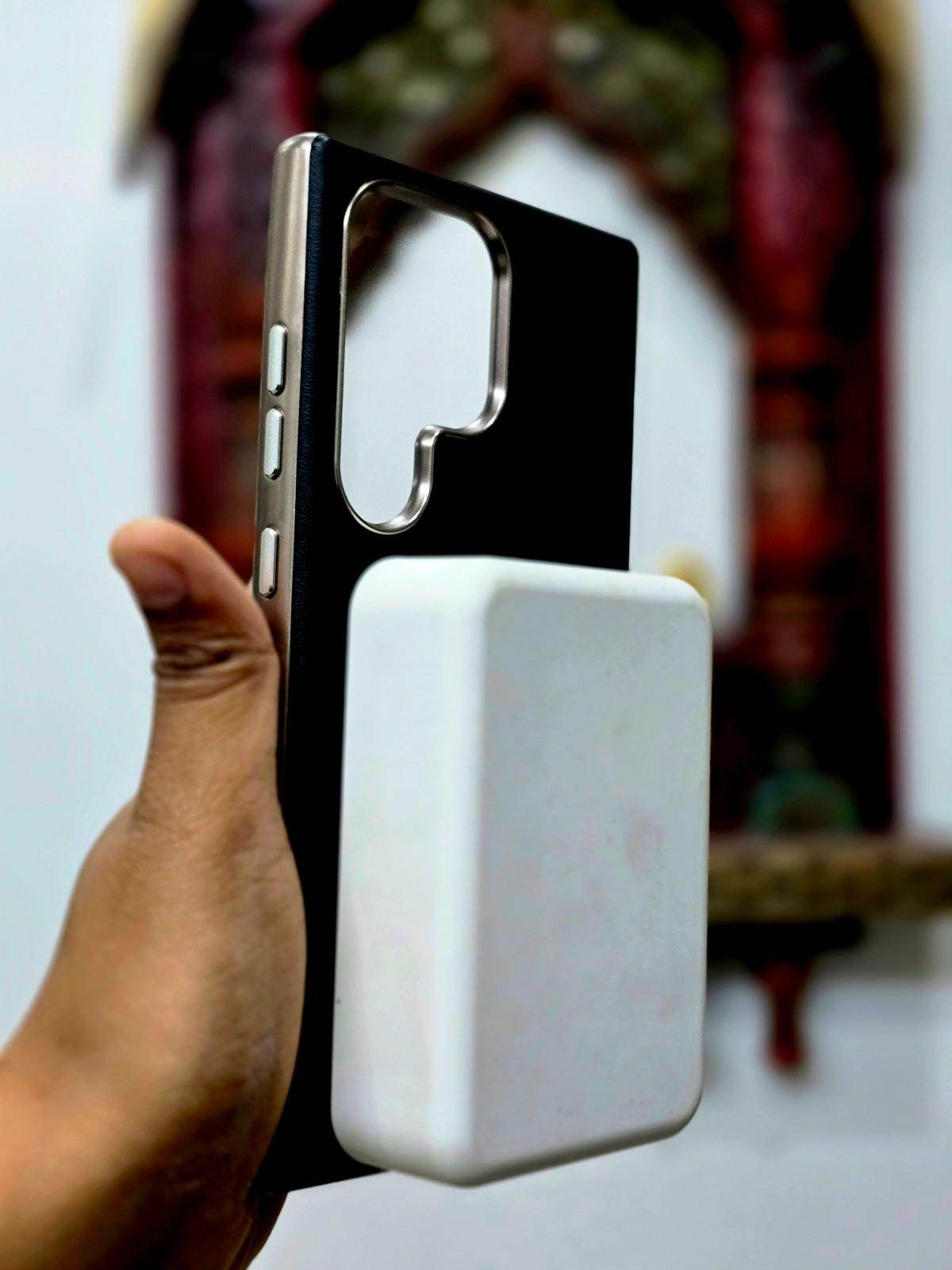 Premium Leather Finish Magsafe Case - Black - Guleel