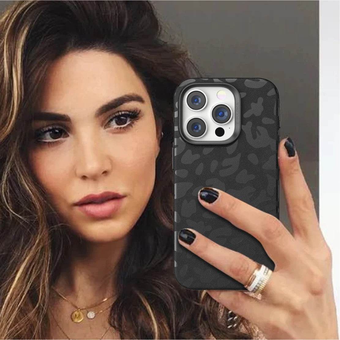 iPhone 15 Pro Premium Puloka Leopard Print Shockproof Case - Black - Guleel