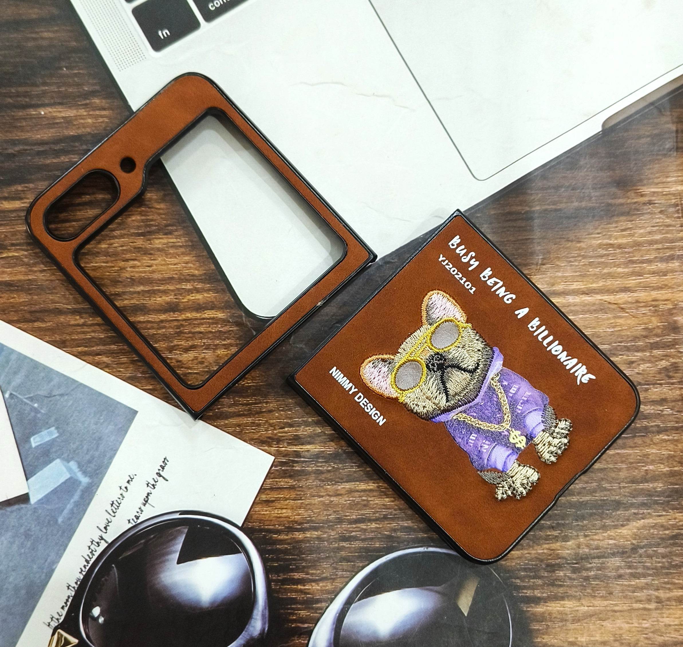 Samsung Galaxy Z Flip 5 Premium Santa Barbara Case Cover - Brown Bulldog - Guleel