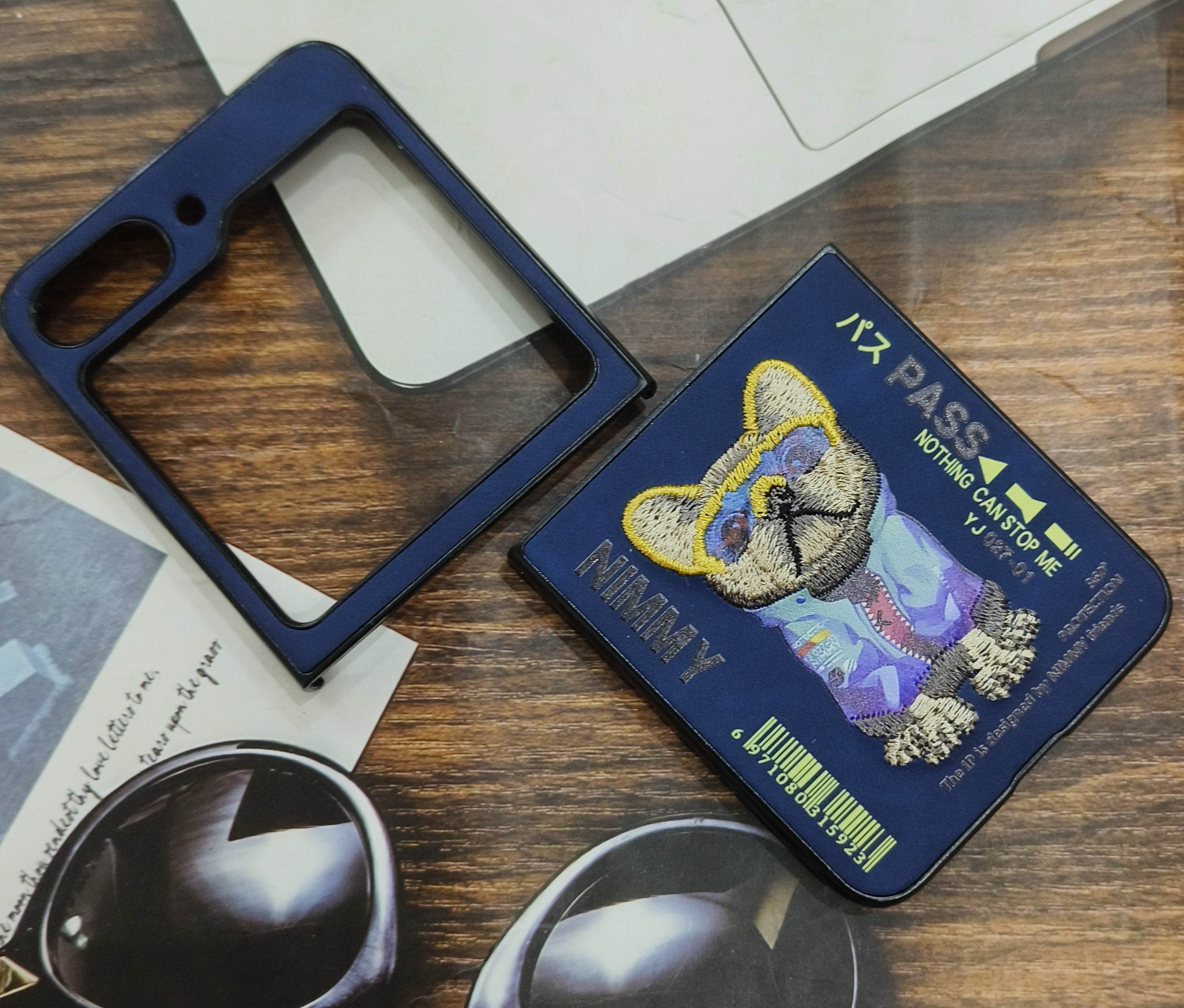 Samsung Galaxy Z Flip 5 Premium Santa Barbara Case Cover - Blue Bulldog - Guleel