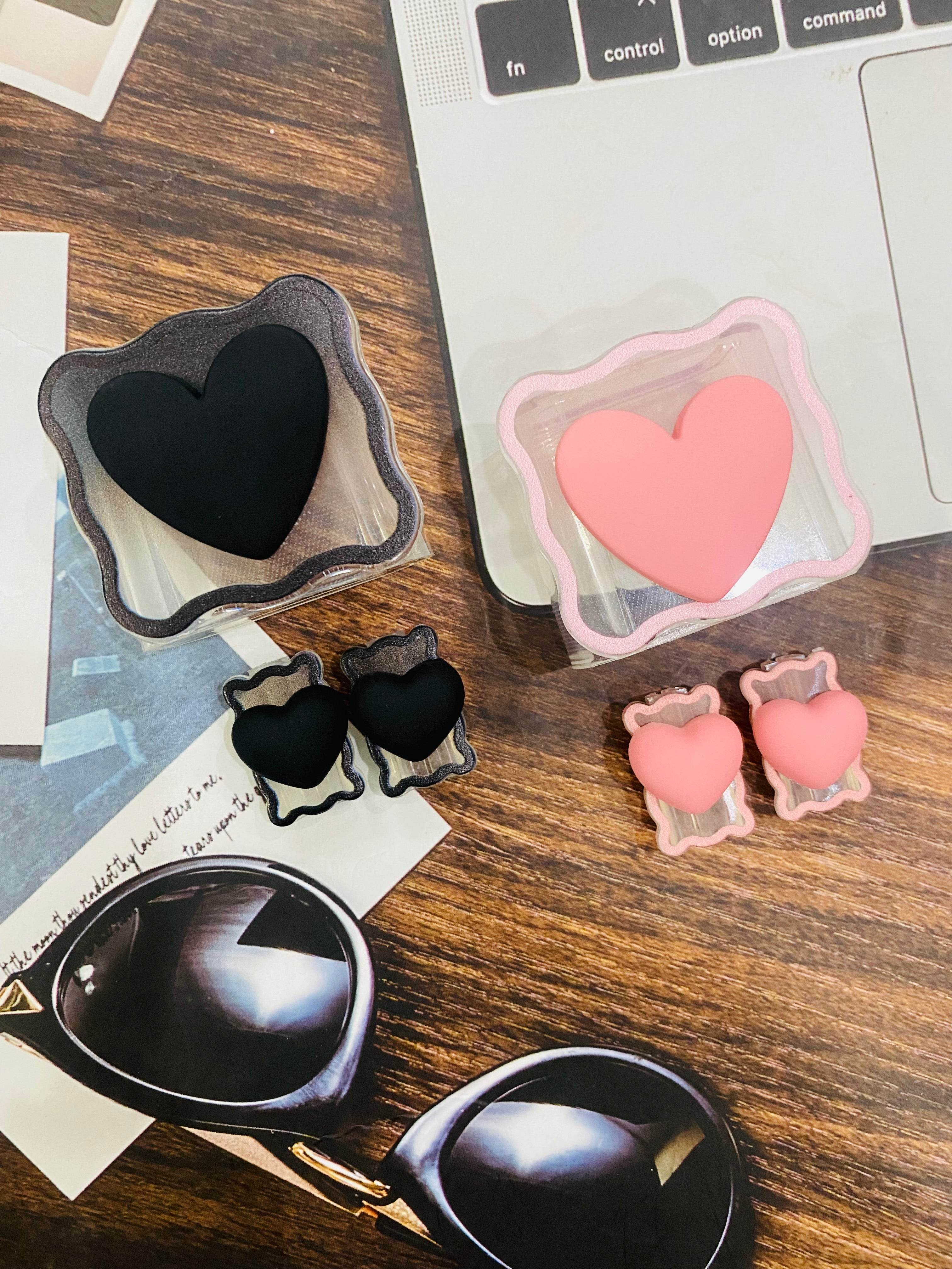 Silicone Cartoon iPhone 3D Heart Charger Case Cover for 18-20W Chargers - Black (with Wire Cover) - Guleel